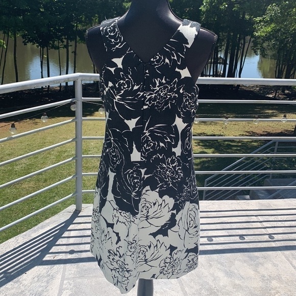 Just Taylor Black and White Abstract Rose Sleeveless Pocket Cocktail Dress Sz 10 - Picture 2 of 7